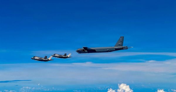US B-52 approaches Venezuelan coast as tension mounts