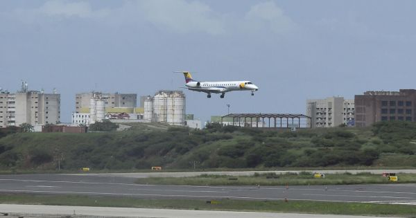 Trump announces total closure of Venezuela’s airspace amid rising military tensions