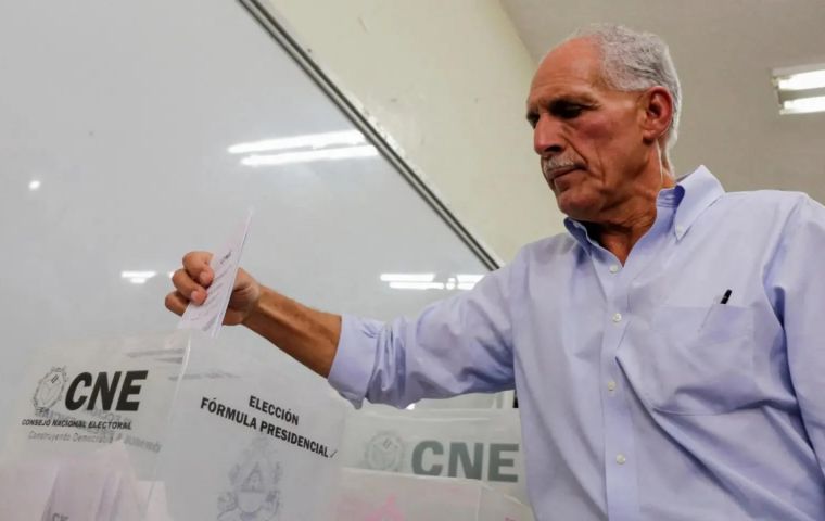 The former mayor of Tegucigalpa was slightly ahead, but the winner is yet to be announced