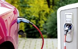 During the first semester of 2025, electric vehicle sales in Uruguay reached over 5,000 units, representing a 124% yoy increase