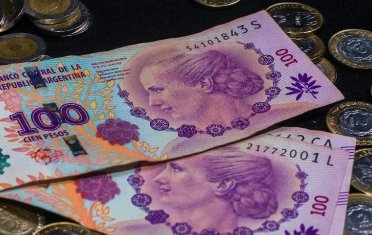 A convenient exchange rate drives Argentines to vacation abroad