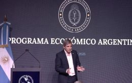 Caputo announced the issuance of new dollar-denominated bonds