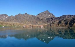 The article by Joanna Zanker was published in “Progress in Oceanography” under the heading. Sub-Antarctic fjord circulation and associated icefish larval retention in a changing climate