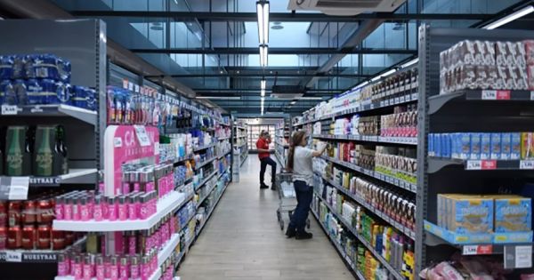 Argentine retail sales plunge amid wage crisis