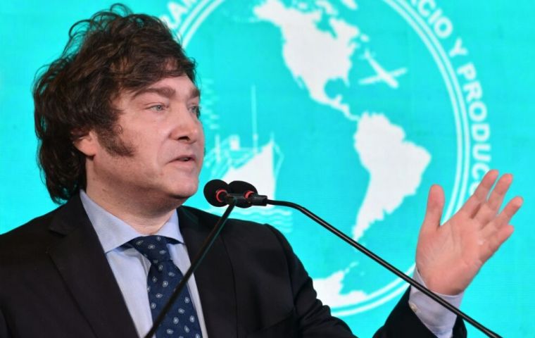 Милей планирует посетить Великобританию в апреле или мае для переговоров со Стармером и Фараджем.