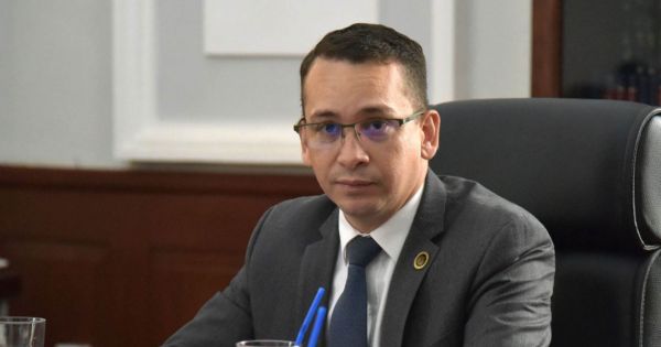 Bolivian Supreme Court CJ mugged while on vacation in Brazil