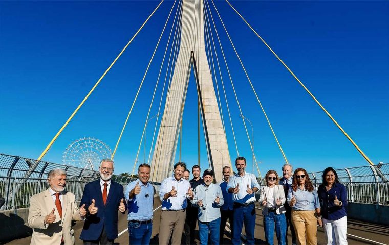 Lula presided over the ceremony as Pe&ntilde;a was kept in Asunci&oacute;n due to personal issues