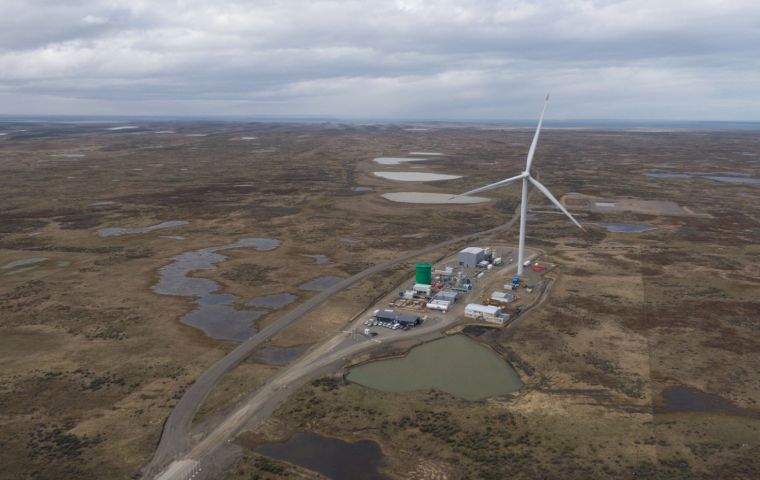 Signing the documents on behalf of the Uruguayan Government was Presidential Secretary Alejandro S&aacute;nchez