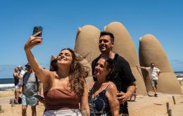 Minister Menoni expressed high expectations for the 2025&ndash;2026 summer season