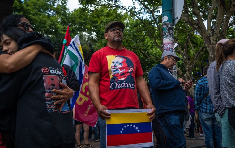 Uruguayan left-wing demonstrators protest against US invasion in Venezuela. Photo: Sebasti&aacute;n Astorga