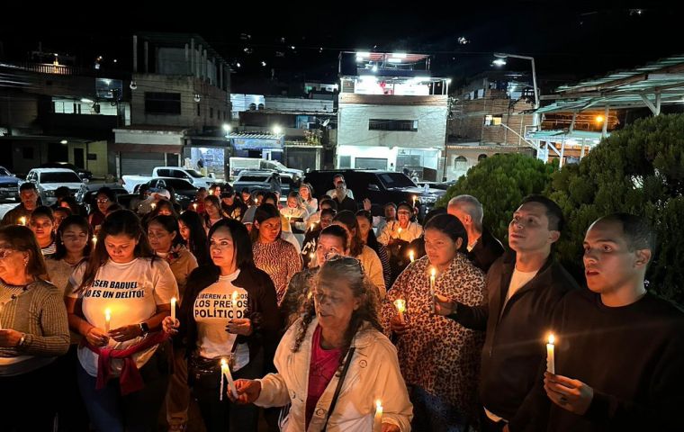 Vigil by the families of political prisoners at Rodeo I.