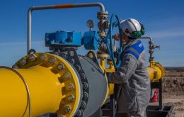 Pluspetrol will become a shareholder in Vaca Muerta Inversiones (VMI)&mdash;a YPF-controlled vehicle with exposure to the La Escalonada and Rinc&oacute;n de Ceniza blocks