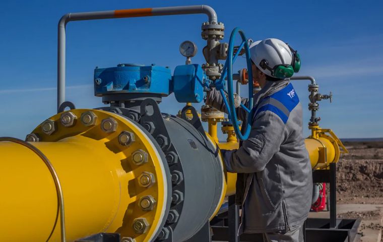 Pluspetrol will become a shareholder in Vaca Muerta Inversiones (VMI)&mdash;a YPF-controlled vehicle with exposure to the La Escalonada and Rinc&oacute;n de Ceniza blocks