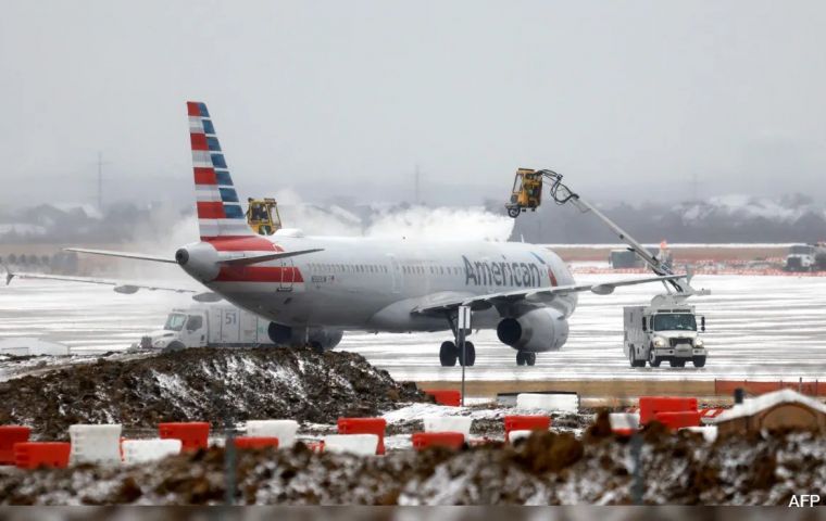 At major airports along the Northeast corridor the FAA warned of continued weather-related delays and the possibility of ground stops due to snow and low visibility