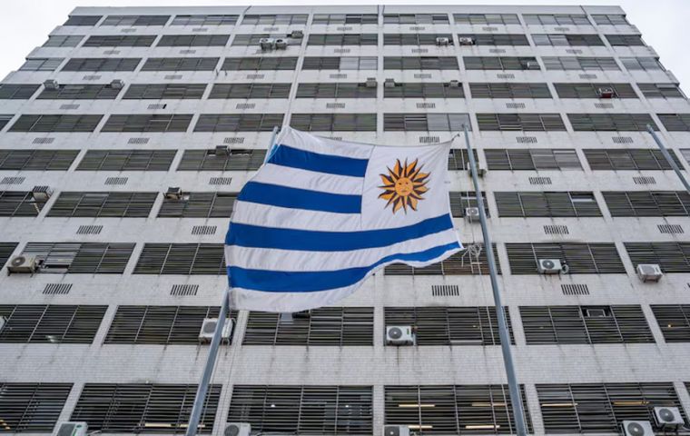 Dollar trades near May 2024 levels in Uruguay, at 38.62 pesos buy and 40.58 sell. The currency fell about 11% in 2025 and a further 4% so far in 2026.