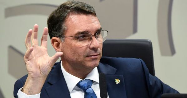 Flávio Bolsonaro steps onto global far-right stage as Brazil presidential hopeful