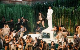 The set leaned into Puerto Rican imagery&mdash;palm trees, sugarcane, and Old San Juan rooftops&mdash;while a dance troupe waved flags from across the Americas