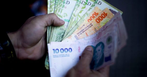 Argentina: January inflation hits 2.9% and 12-month rate reaches 32.4%, INDEC says - MercoPress thumbnail