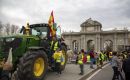 Columns of tractors converged on Plaza de Col&oacute;n from several starting points before moving along major avenues toward the Agriculture Ministry area