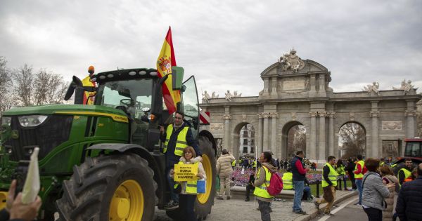 Hundreds of tractors roll into Madrid as farmers protest CAP cuts and EU-Mercosur accord