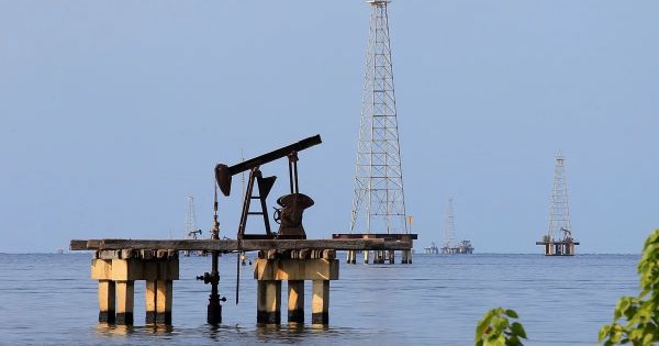 US lifts key curbs on Venezuelan oil, clearing Repsol and other majors to operate