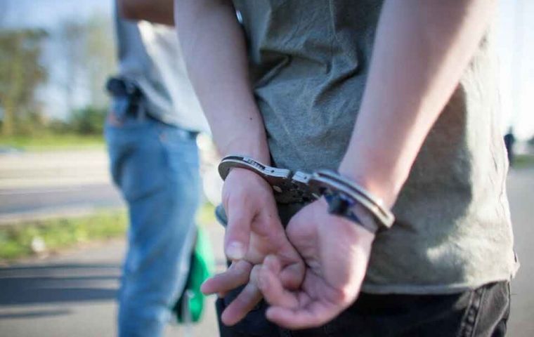 The bill would allow criminal responsibility from age 14, while framing detention as exceptional and limited to serious offences. In those cases, it sets a maximum prison sentence of up to 15 years