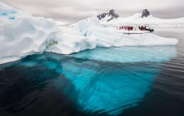The authors report that at the beginning of the Cenozoic, the location of the maximum global geoid depression was centered over the South Atlantic
