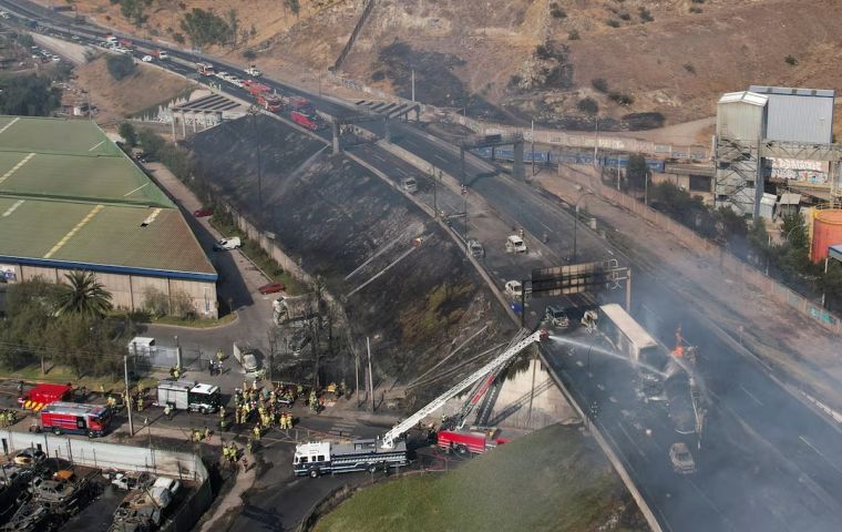 The blast occurred at the junction of General Vel&aacute;squez highway and Route 5, a key transport corridor in the metropolitan area