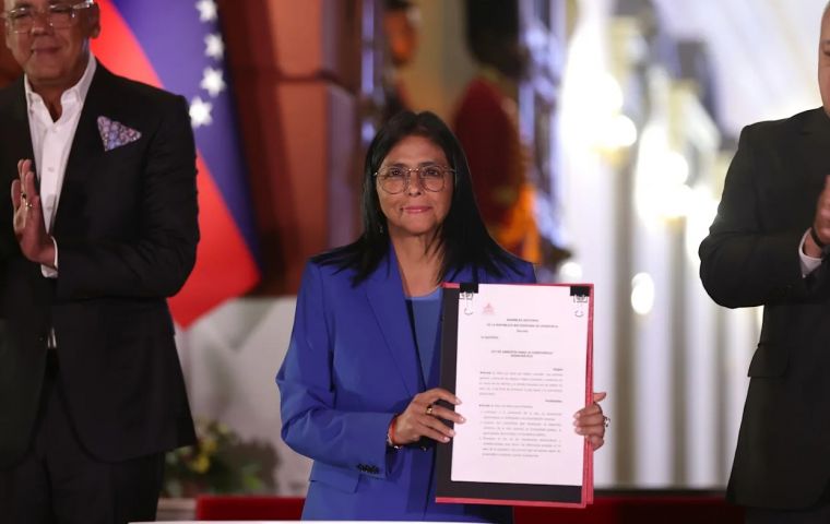 Rights group Foro Penal has said that, despite recent releases, hundreds of people remain imprisoned for political reasons in Venezuela.