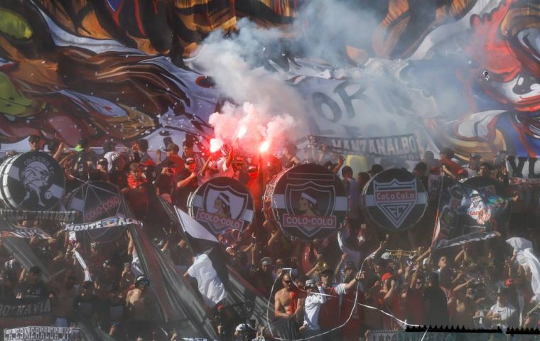 Authorities&rsquo; accounts cited by local media said violence broke out when members of a Universidad de Chile &ldquo;barra brava&rdquo; attacked a convoy of Colo Colo supporters travelling toward the stadium