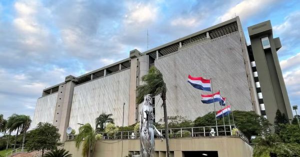 Paraguay central bank cuts rates as inflation runs below target
