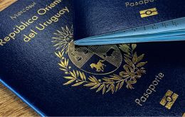 The case began when DNIC staff flagged irregularities in the paperwork presented by the applicants, triggering a police alert and the involvement of the Flores departmental prosecutor&rsquo;s office