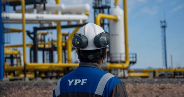 Argentina hits oil output record on Vaca Muerta as Brent tops $80 on Iran war