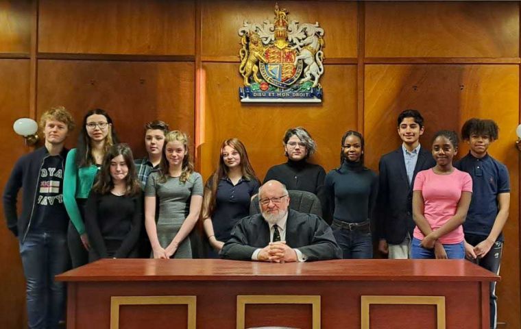 Picture from Falklands Radio showing Speaker Keith Biles surrounded by 2023 Falklands Youth Parliamentarians