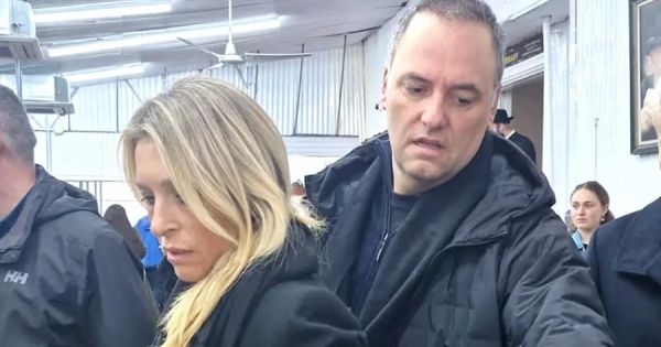 Adorni under pressure after taking his wife on Milei’s official U.S. trip