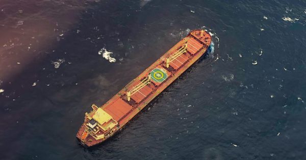 U.S. temporarily allows sales of Russian oil already loaded on tankers to ease energy pressure