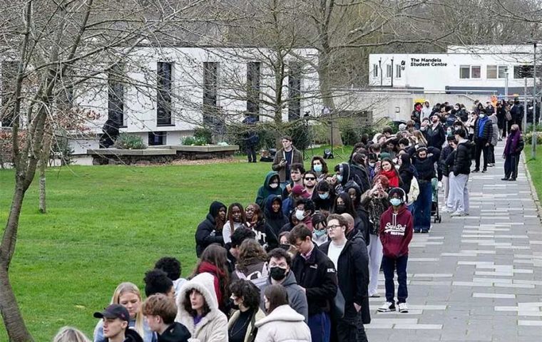 Queues of young people waiting to be vaccinated in the UK 