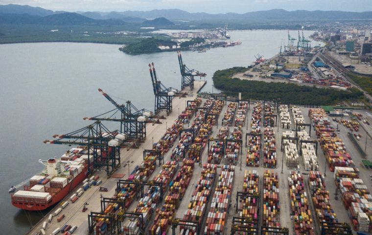 The region shows uneven results one year after the start of Washington's tariff war. Photo: Brazil's Santos port (APS)