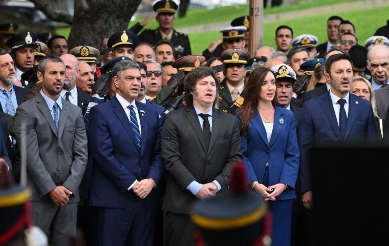 The ceremony takes place amid reports of a possible Milei trip to the United Kingdom, with the aim of negotiating, among other issues, the lifting of arms purchase restrictions on Argentina