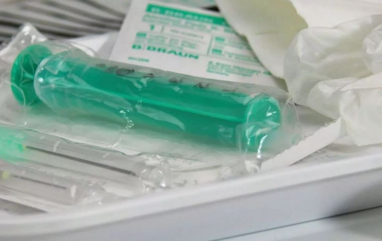 Zalazar, an anesthesiologist on duty at the Ricardo Guti&eacute;rrez Children's Hospital, was found dead in his apartment with an intravenous line connected to his foot