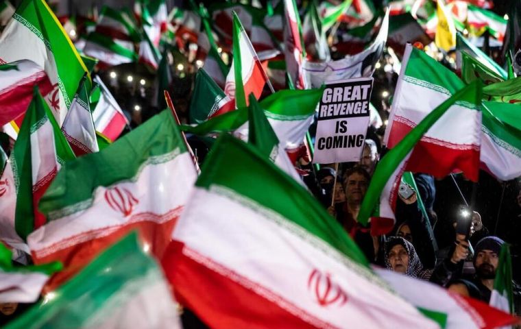 Iranian flags at a rally in support of the government of the Islamic Republic - Photo: Europa Press/Office of the Iranian Supreme Leader