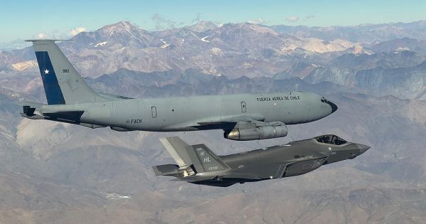 Chilean Air Force conducts first-ever aerial refueling of US F-35 fighters