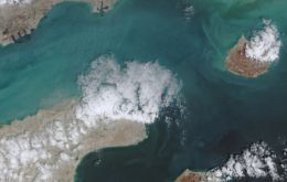 The reversal came as maritime tracking sites showed several ships attempting to take advantage of the opening