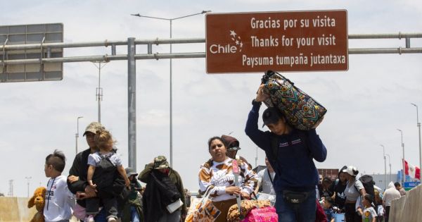 Irregular Venezuelans in Chile want to leave but can't: no papers, no consulate, no return mechanism