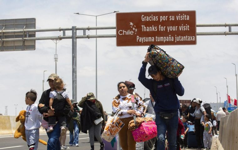 Of the more than 336,000 migrants in irregular status in Chile, 75% are Venezuelan