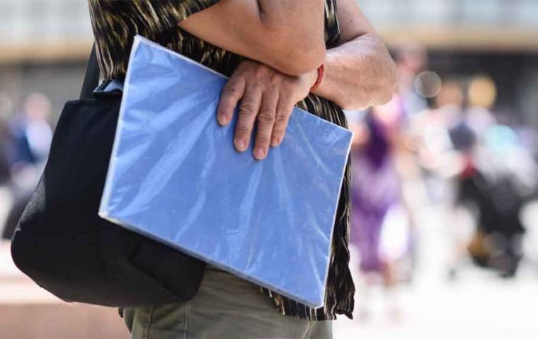 INE attributed the increase to a 0.7% rise in the labor force, above the 0.5% registered by the employed population, which translated into a 3.3% increase in the total number of unemployed persons