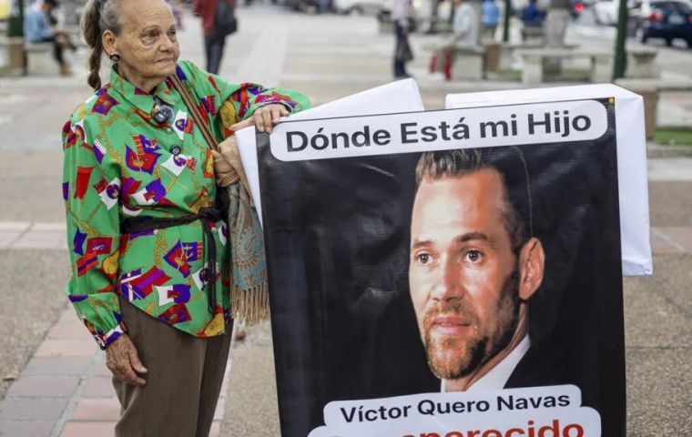 His mother, 82-year-old Carmen Teresa Navas, had submitted multiple petitions to the prosecutor's office and the Ombudsman's Office.