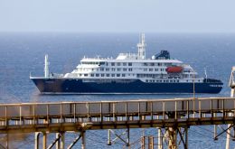 The operational window is narrow. Canary Islands government spokesman Alfonso Cabello warned that the evacuation must be completed between Sunday and Monday