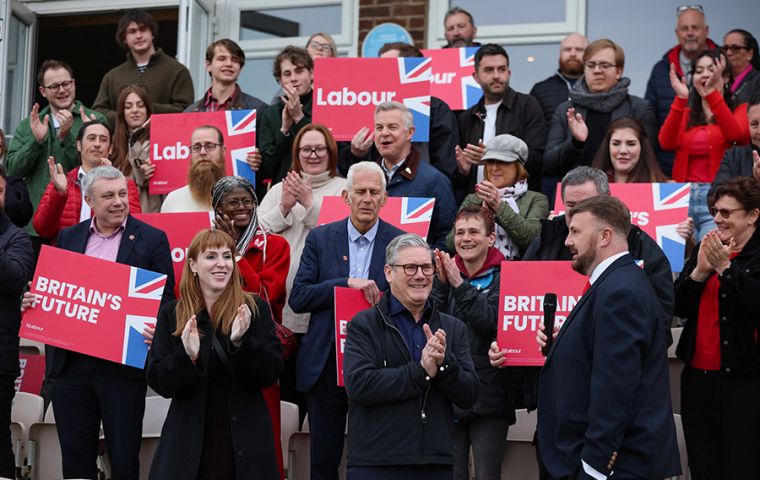 The statutory procedure requires at least one-fifth of the Labour parliamentary group to call for leadership primaries in order to force the prime minister to step aside. Photo: Phil Noble / REUTERS