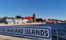 The Falklands have 3,662 inhabitants and a per capita income higher than that of the United Kingdom